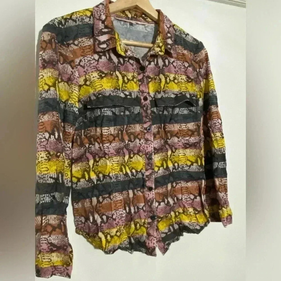 🎈Rachel Roy women snake  print button down long sleeve 100% viscose top size 6 - Picture 2 of 6